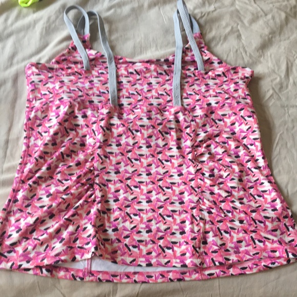 Active tank top 2x with built in bra - Picture 4 of 4